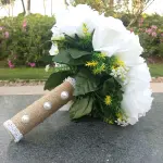 KCM-Bride holding bouquet wedding bouquet artificial rose bouquet bride pearl bouquet